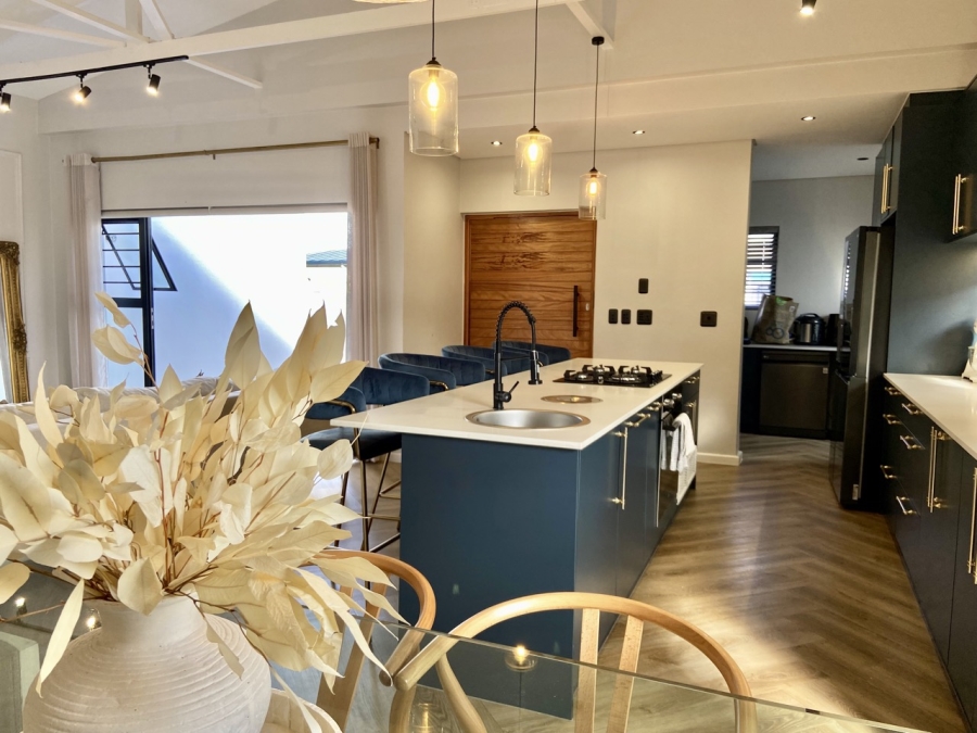 To Let 3 Bedroom Property for Rent in Sandown Western Cape